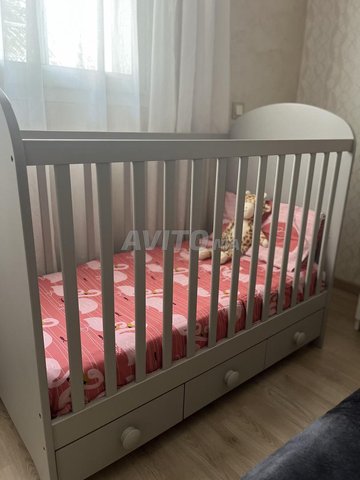 Lit bébé comme neuf