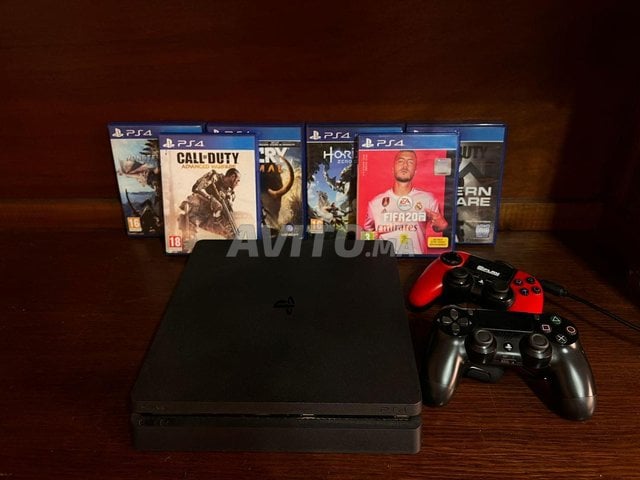 Ps4 slim 1To avec 6 jeux (prix négociable). PS4 .