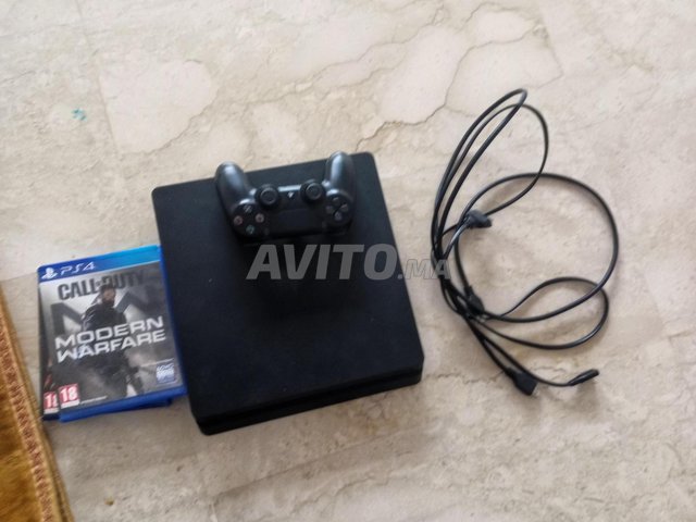 PS4 SLIM 1TO avec 2 call of duty