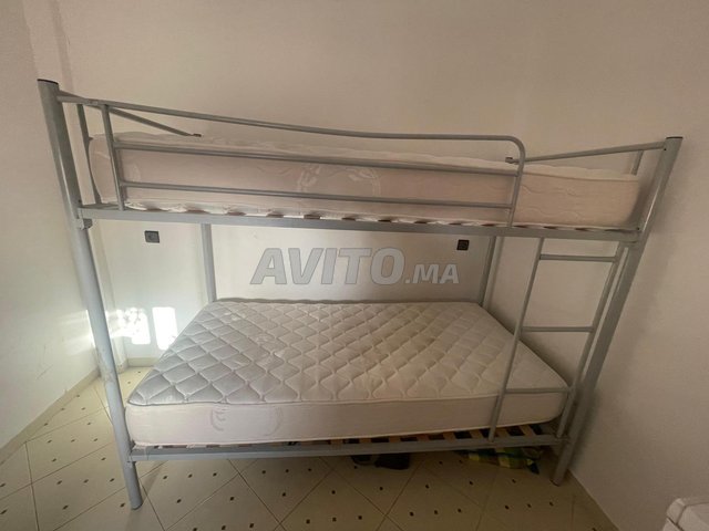 deux lits ikea superposés avec matelas