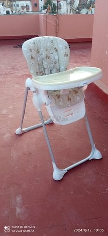 Chaise haute pour enfant en tres bon état