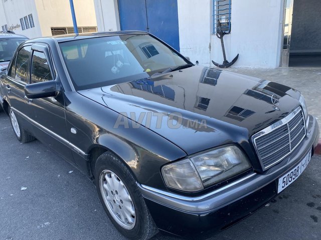 Mercedes-Benz 250 occasion Diesel Modèle 