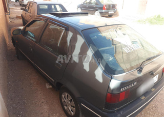 Renault 19 Essence Manuelle 1990 à Jrada