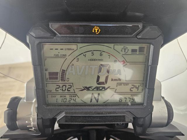 HONDA XADV 750 avec accessoires originaux