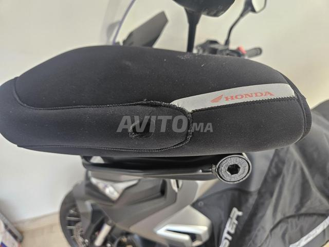 HONDA XADV 750 avec accessoires originaux