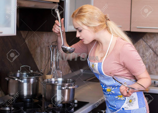 Cuisinière femme ménage