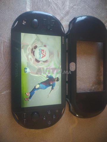 PS vita flashé 32g avec protège 