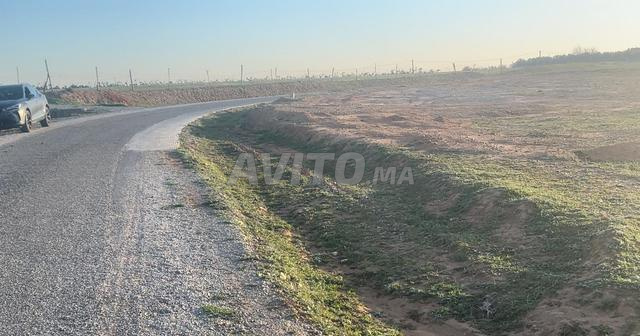 ارض 700متر محفضة على طريق 13.5مليون 