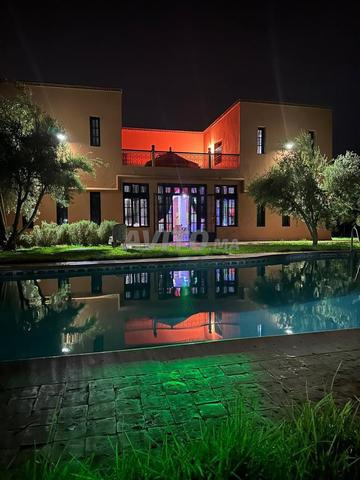  Une villa haut standing à louer à Marrakech 