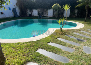 Villa de luxe moderne avec piscine et jardin 