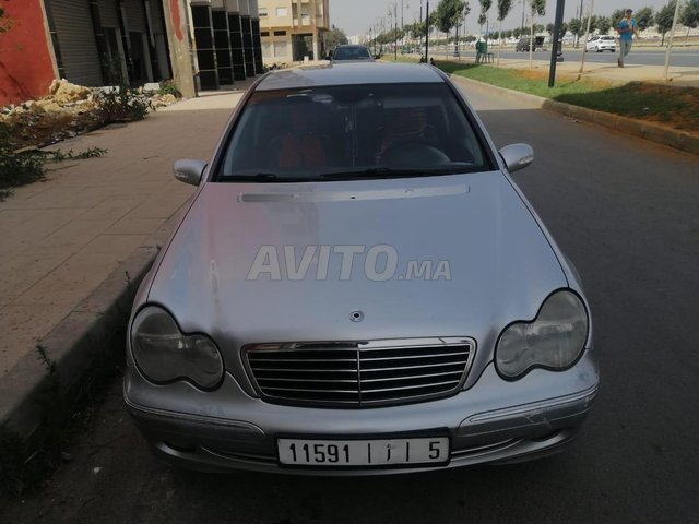 Mercedes-Benz 220 occasion Diesel Modèle 