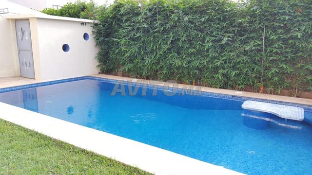 Jolie villa moderne avec piscine privée