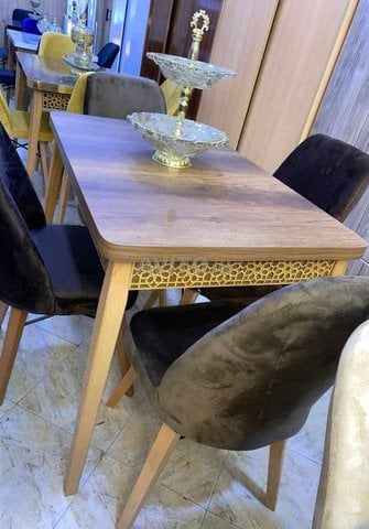 Salle à manger mdf طاولة للأكل 