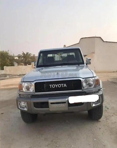 Toyota Land Cruiser occasion Essence Modèle 