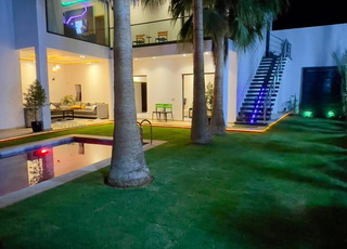 villa  piscine jardin bien équipé