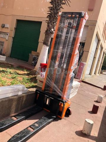 Gerbeur semi électrique capacité 1.5T H 3.30m