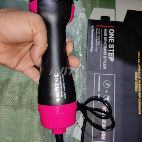 مصفف الشعر وفرشاة تجفيف في خطوة واحدة