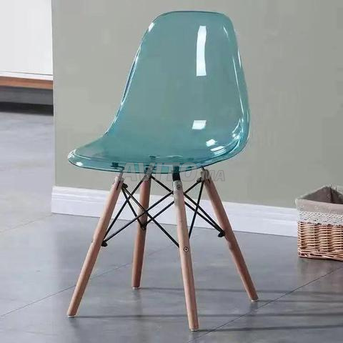 Chaise de salle à manger en plastique transparent