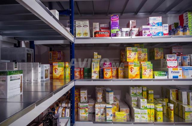 RAYONNAGE leger et présontoire