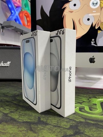 iPhone 15 256GB Blue et Black