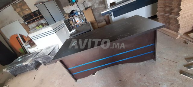 bureau en bois - disponible