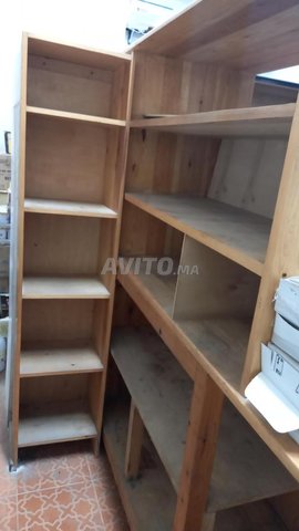 comptoir , 2vitrines et des placards étagères 