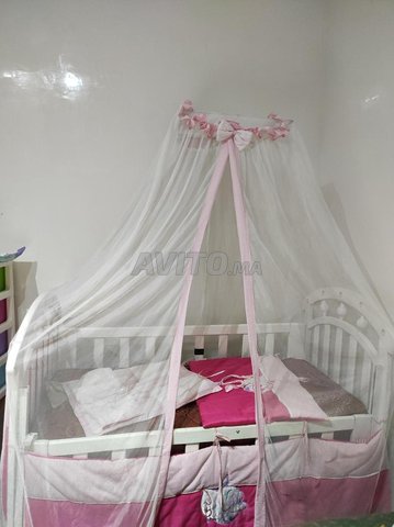 Lit bébé bon état 
