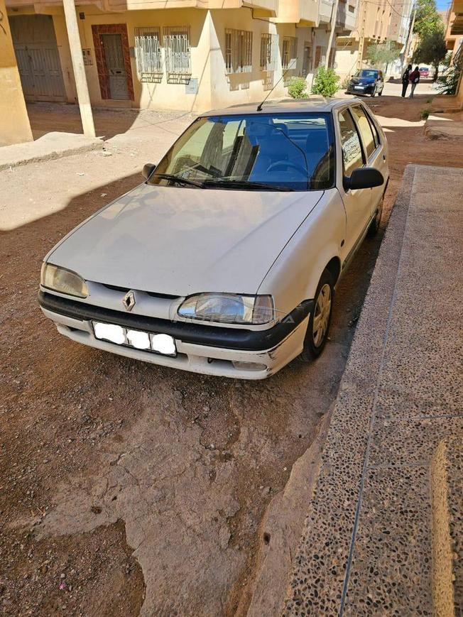voiture renault 19 a vendre tres bonne 