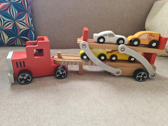 Camion jouet en bois avec 3 voitures