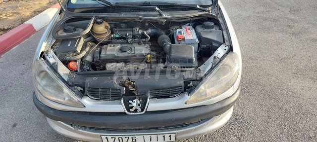 Peugeot 206 Essence Manuelle 2005 à Larache
