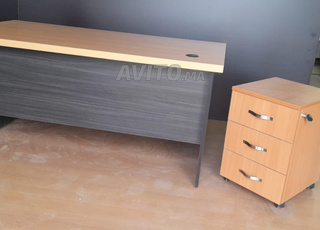 Bureau local sur mesure avec caisson 