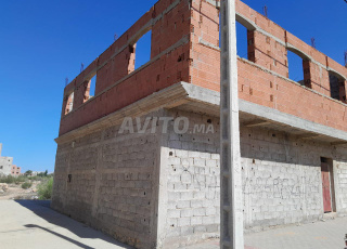 دار مزال ممبنياش للبيع ثلاثه الفرصادات عقد للبيع 