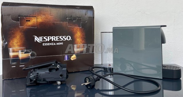 Cafetière NESPRESSO Mini Essenza avec PISTON NEUF