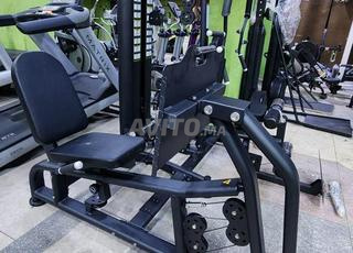 Machine multifonction avec leg press 