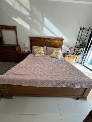 Vente une chambre à coucher et un lit de bébé 