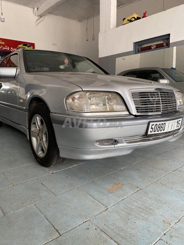 Mercedes-Benz 250 occasion Diesel Modèle 