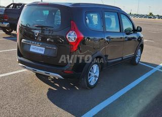 سيارة للإيجار لمجموعة من 7 أشخاص