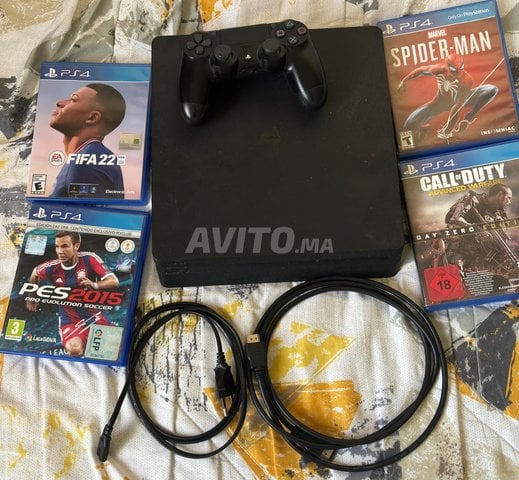 PS4 SLIM 1TO avec Cables , Manette et jeux