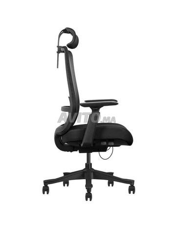 chaise et Bureau et Mobilier d'Importation