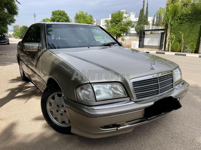 Mercedes-Benz 250 occasion Diesel Modèle 