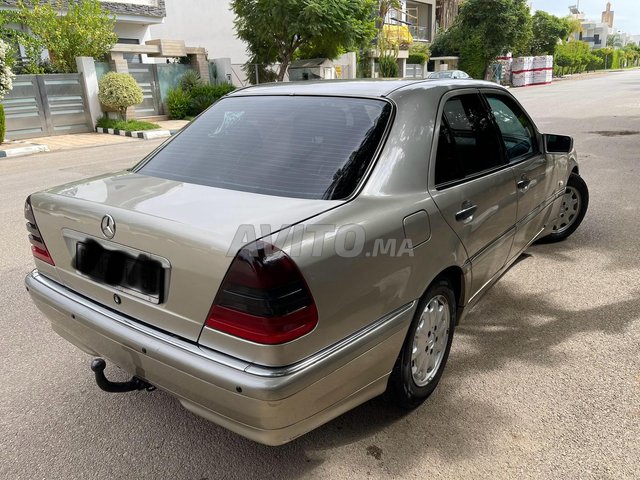 Mercedes-Benz 250 occasion Diesel Modèle 