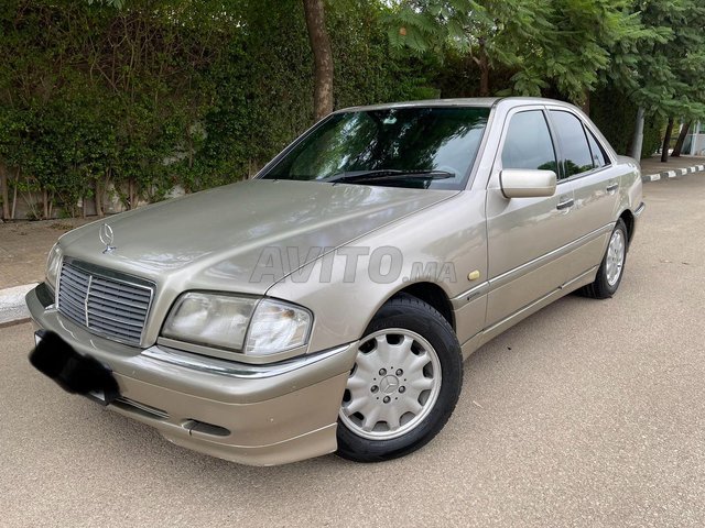 Mercedes-Benz 250 occasion Diesel Modèle 