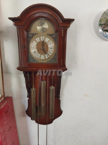 ancienne horloge qui sonne chaque quart d'heure 