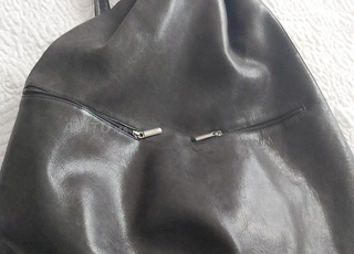 très beau sac en noir sacado en vrai cuir