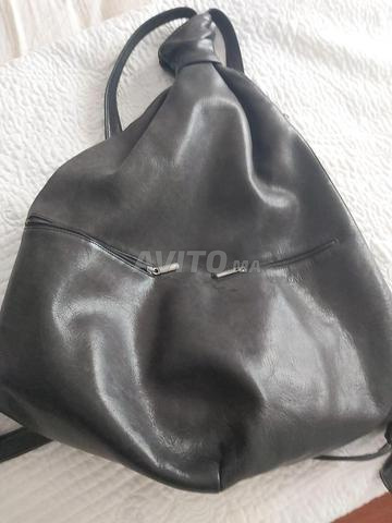 très beau sac en noir sacado en vrai cuir