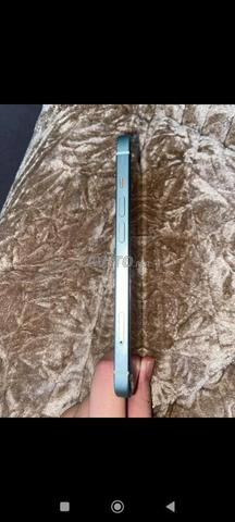 Bonjour, Je vends mon téléphone iphone 15 - 2