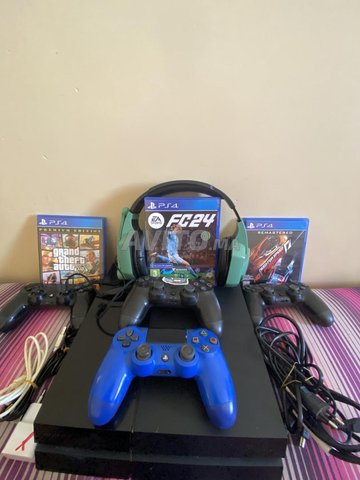 Pack Ps4 et 4 manette et 3 Jeux