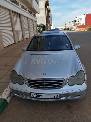 Mercedes-Benz 220 occasion Diesel Modèle 