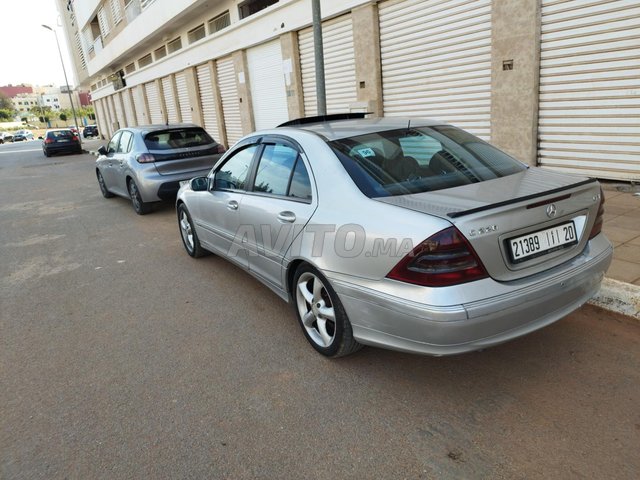 Mercedes-Benz 220 occasion Diesel Modèle 