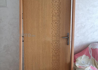 Porte d'entrée en bon état 